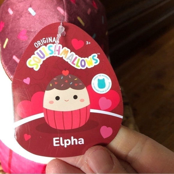 Squishmallows Elpha the Valintine's Day Cupcake (first to market) 8" - Picture 4 of 7